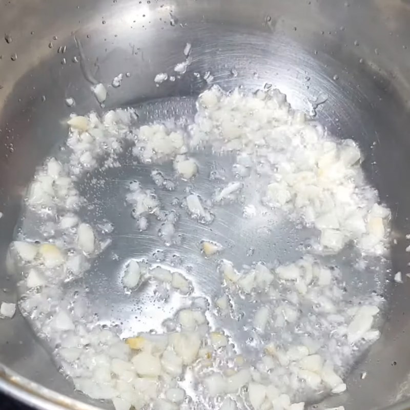 Bước 4 Xào sơ thịt gà Lẩu gà lá giang