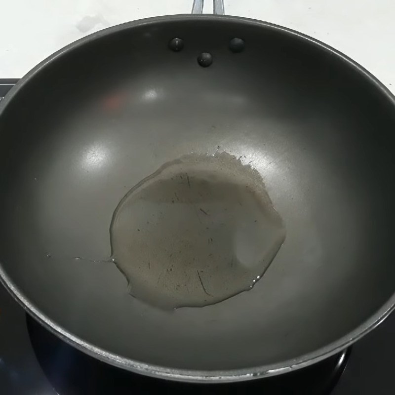 Bước 2 Trộn nước sốt Gân bò kho tộ