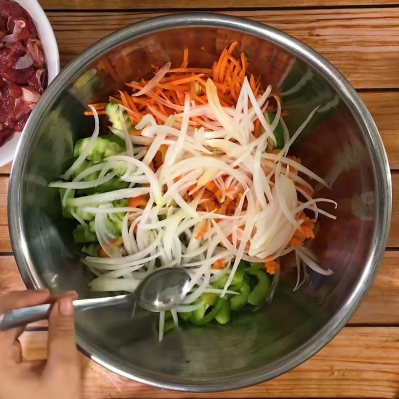Bước 3 Trộn rau củ Nộm bắp bò thập cẩm