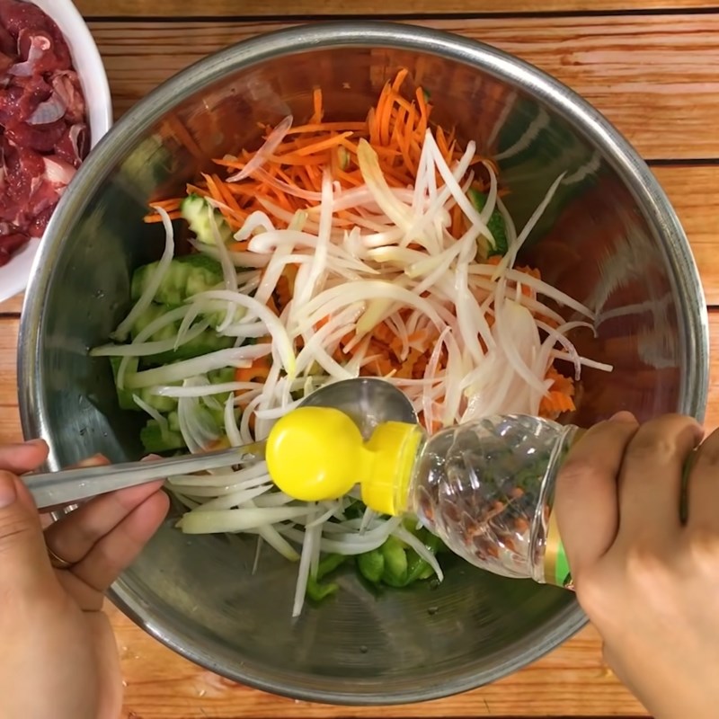 Bước 3 Trộn rau củ Nộm bắp bò thập cẩm