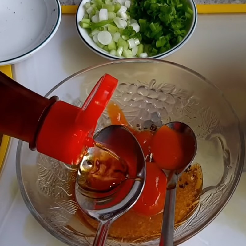 Bước 2 Trộn sốt kho Bắp cải kho tiêu