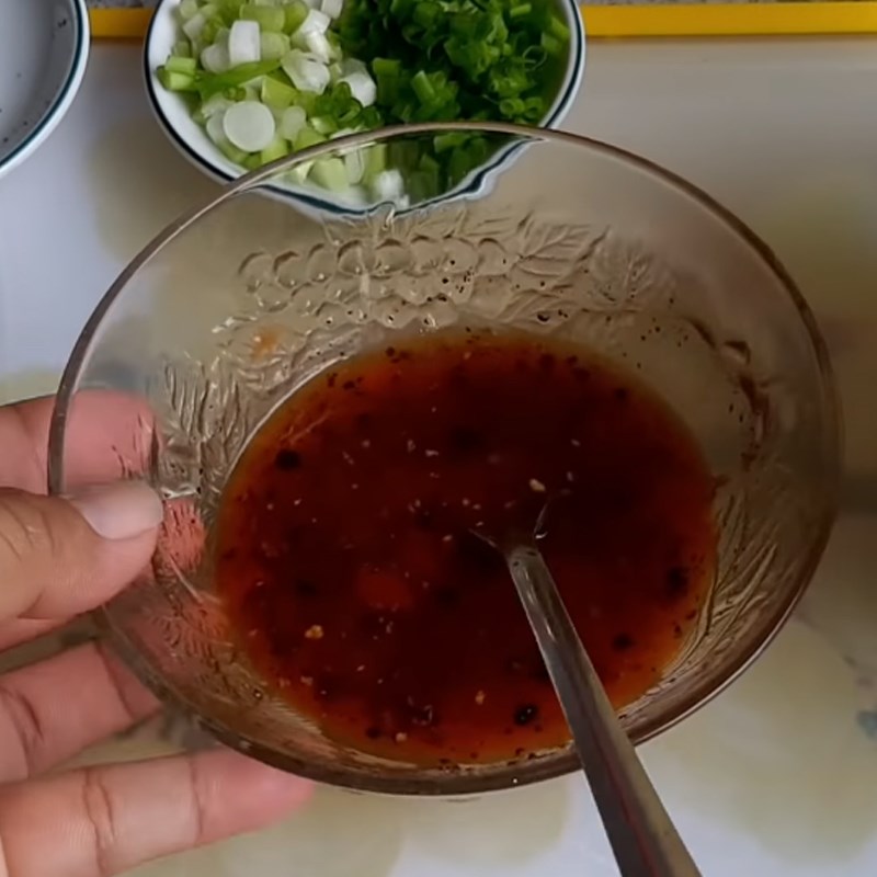 Bước 2 Trộn sốt kho Bắp cải kho tiêu