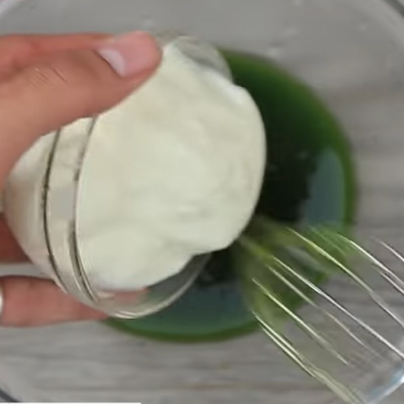Bước 2 Trộn sữa chua Thạch sữa chua matcha
