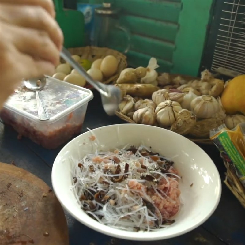 Bước 3 Trộn ướp thịt Cá lóc hấp củ sắn