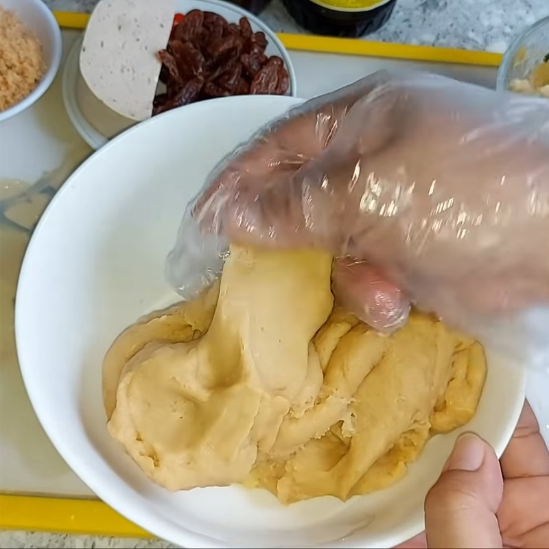 Bước 2 Trộn và nhồi bột bánh Bánh Trung Thu thập cẩm chay không cần lò nướng