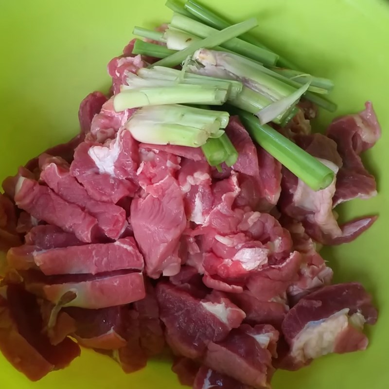 Bước 1 Sơ chế gân bò Gân bò hầm sả