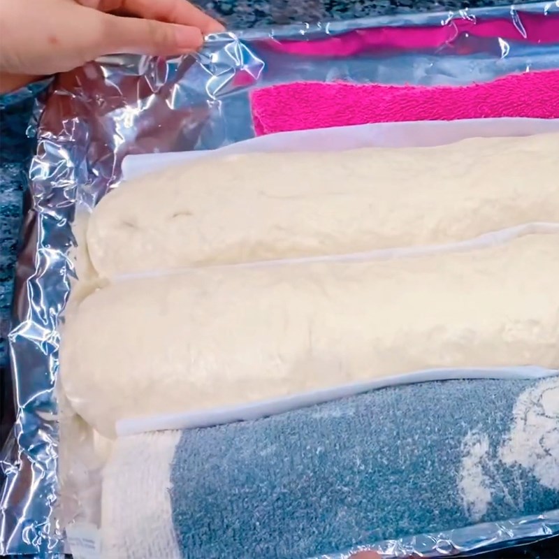 Bước 5 Cho bột vào khuôn và ủ bột lần 2 Bánh mì baguette kiểu Pháp