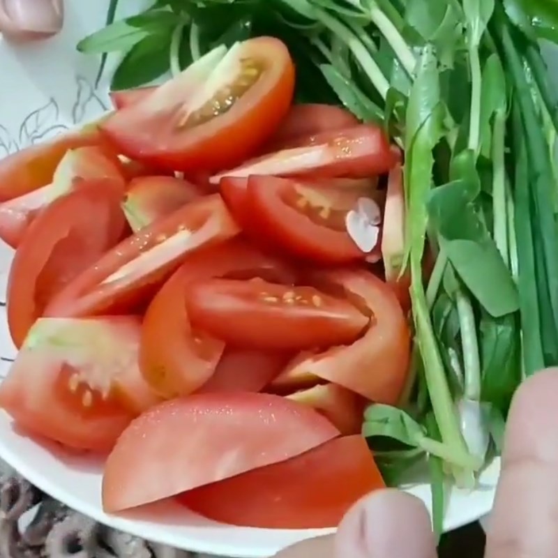 Bước 2 Sơ chế các nguyên liệu còn lại Bạch tuộc xào dưa cải chua