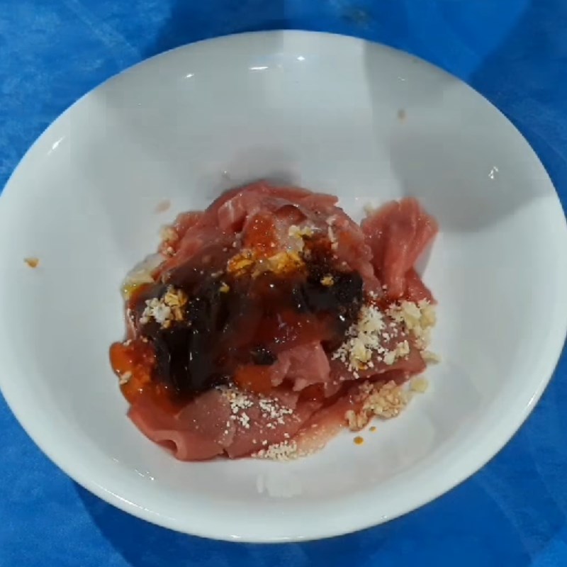 Bước 2 Ướp bò Bò nướng sa tế với sốt nướng