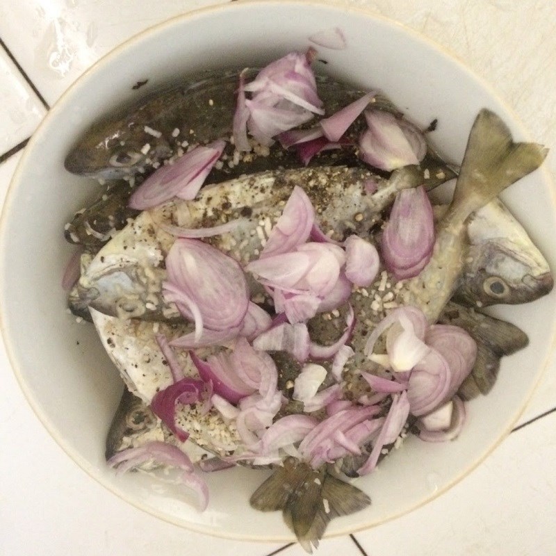 Bước 2 Ướp cá Canh cá kình nấu ngót