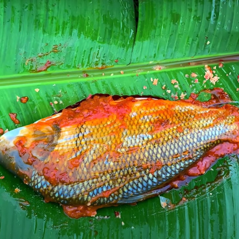 Bước 2 Ướp cá Cá mè nướng muối ớt