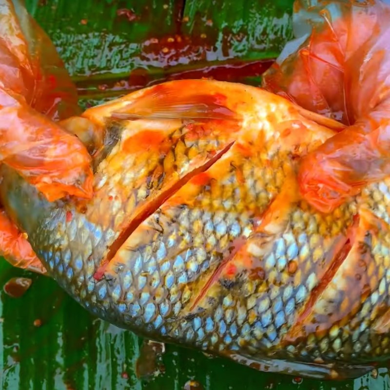 Bước 2 Ướp cá Cá mè nướng muối ớt