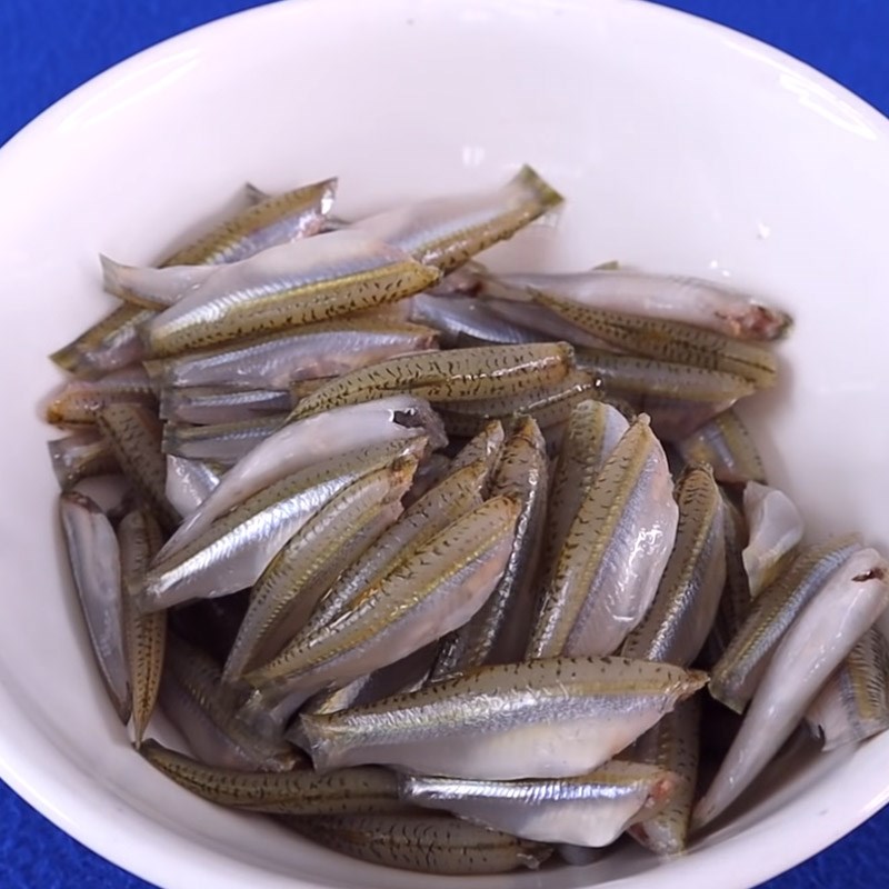 Bước 3 Ướp cá Cá lòng tong kho tóp mỡ