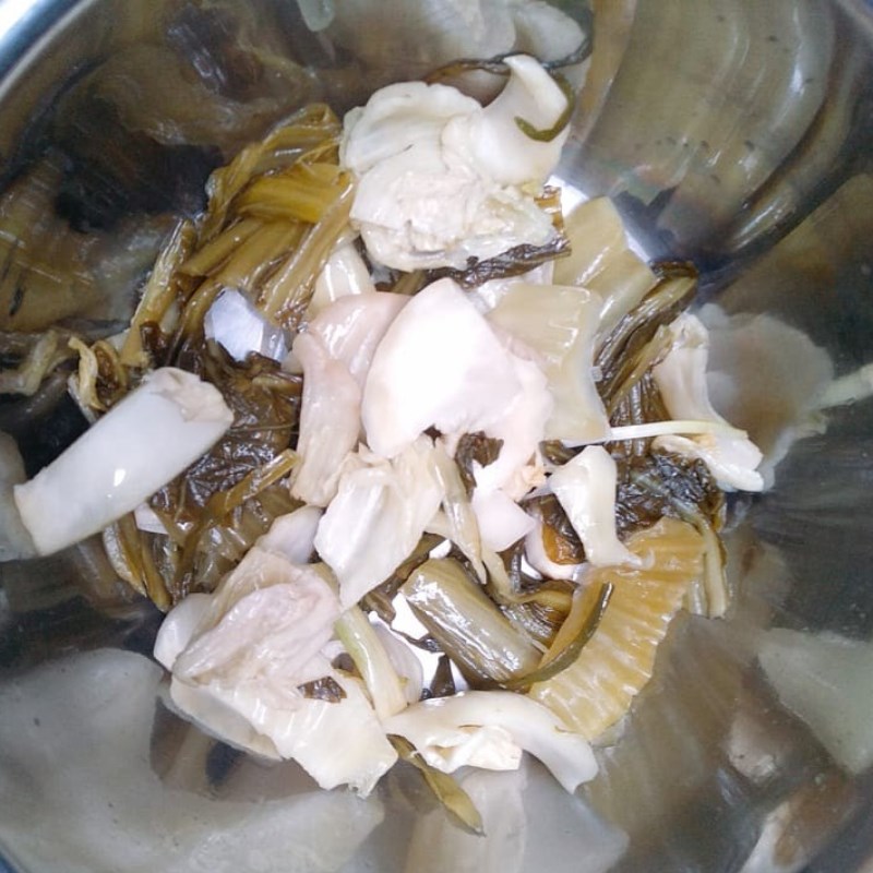 Bước 2 Ướp cá Cá trắm kho dưa