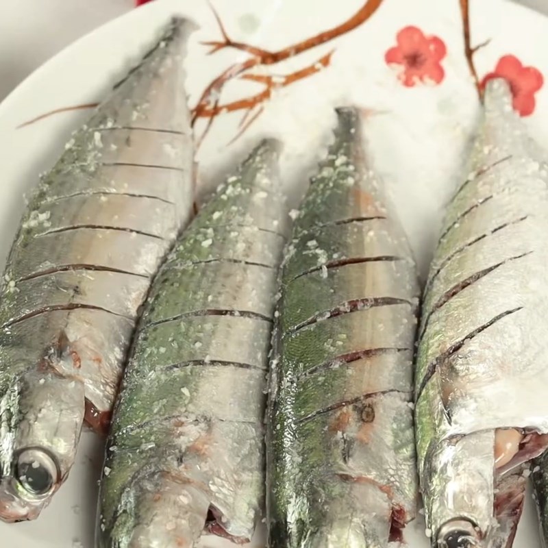 Bước 3 Ướp cá Cá nục hấp hành