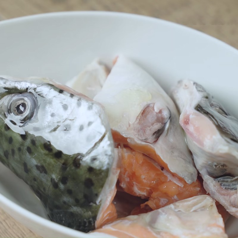 Bước 3 Ướp cá Canh kim chi đầu cá hồi
