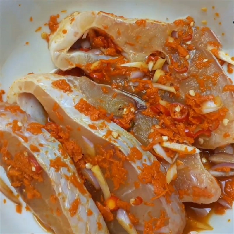 Bước 3 Ướp cá Cá diêu hồng kho nghệ