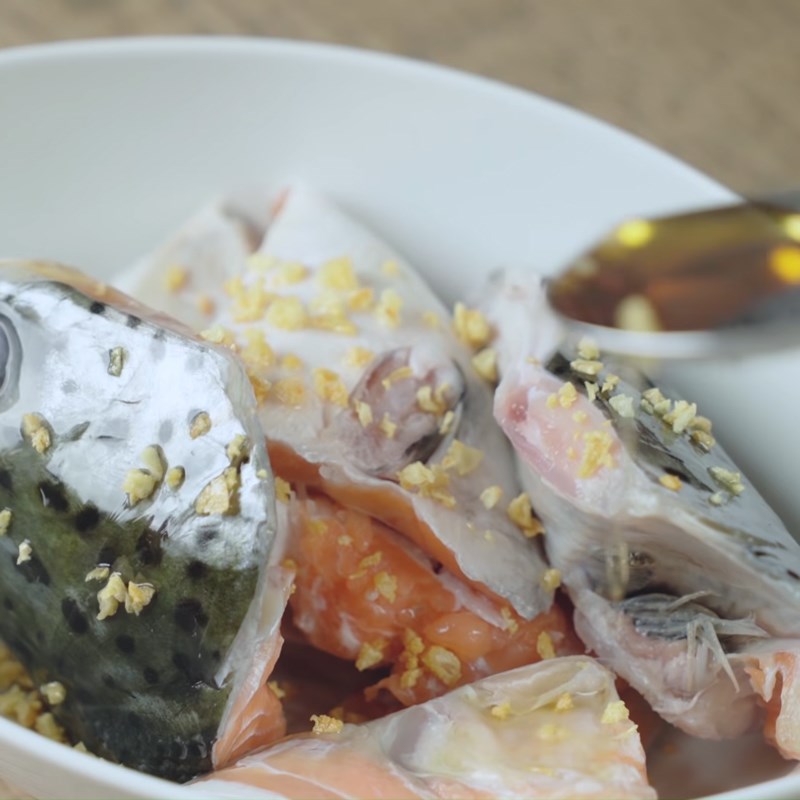 Bước 3 Ướp cá Canh kim chi đầu cá hồi