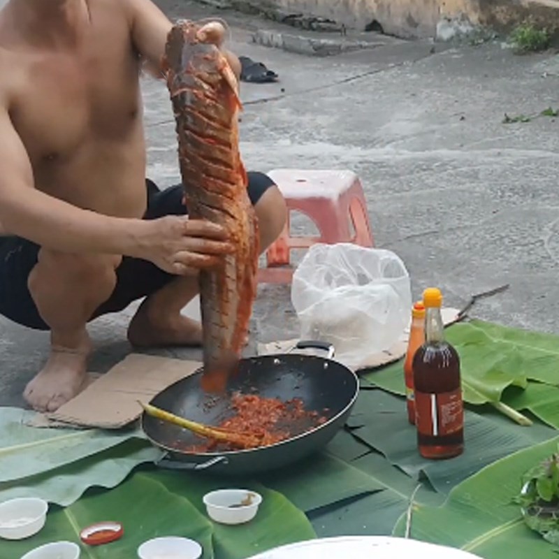 Bước 2 Ướp cá nheo Cá nheo nướng muối ớt