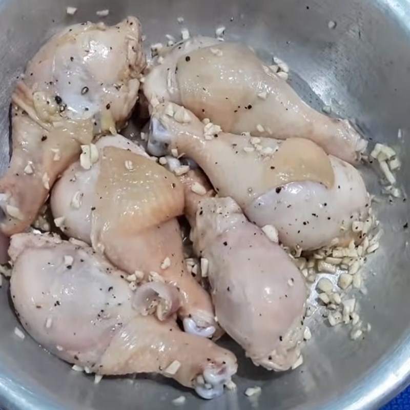 Bước 2 Ướp đùi gà Đùi gà chiên muối