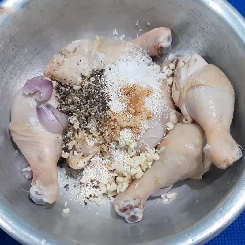 Bước 2 Ướp đùi gà Đùi gà chiên muối