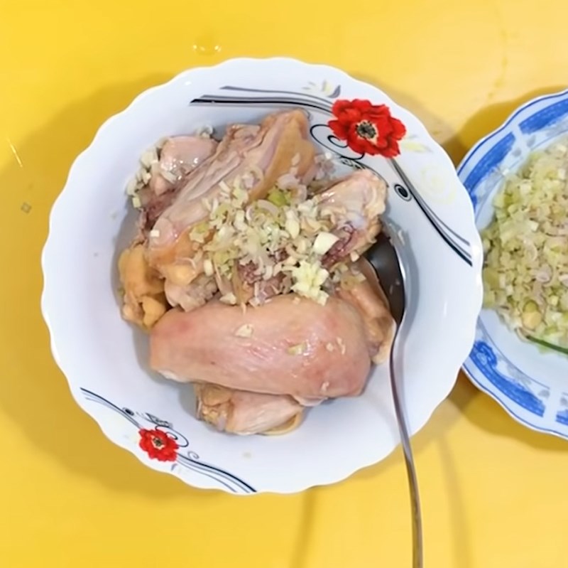 Bước 2 Ướp gà Gà chiên sả ớt tỏi