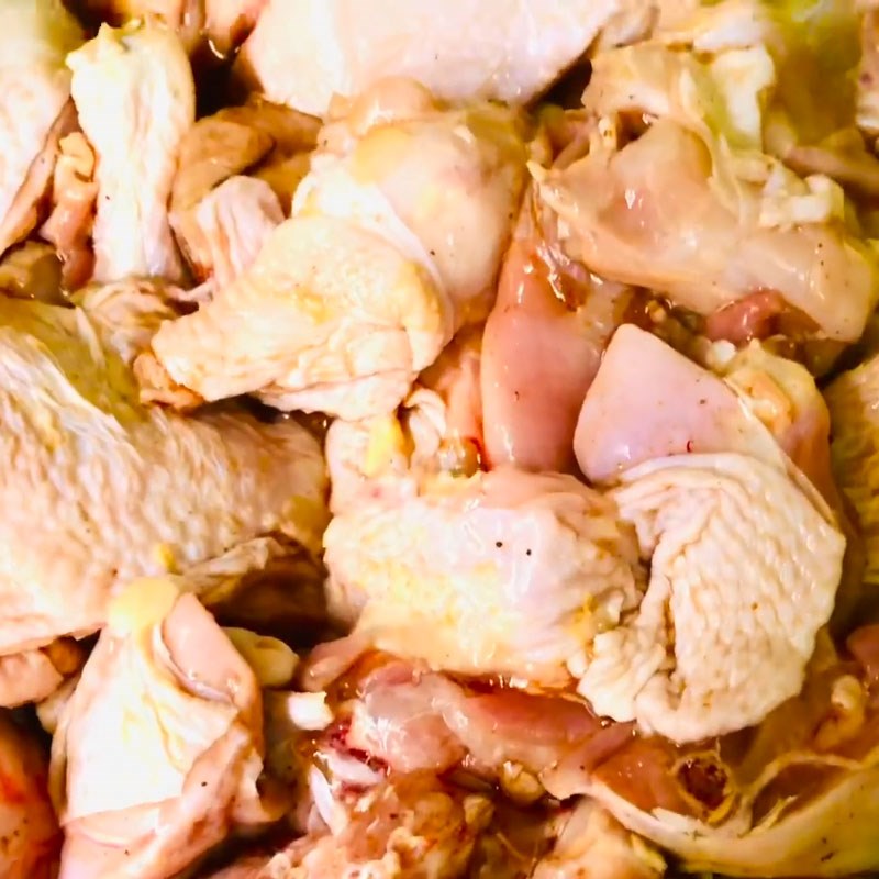 Bước 2 Ướp gà Gà ủ mía