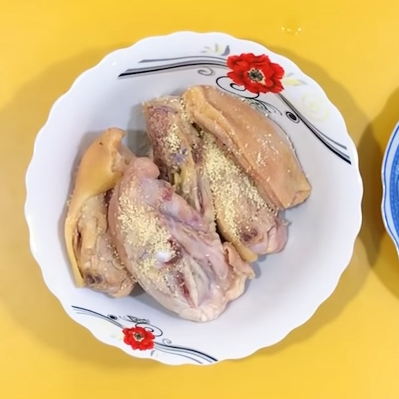 Bước 2 Ướp gà Gà chiên sả ớt tỏi