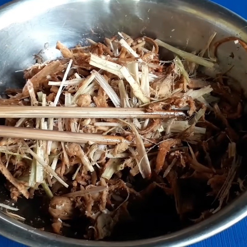 Bước 4 Ướp gia vị Khô bò chay từ chân nấm