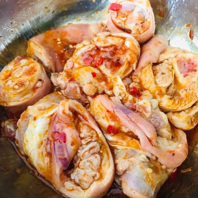 Bước 3 Ướp giò heo Lagu giò heo