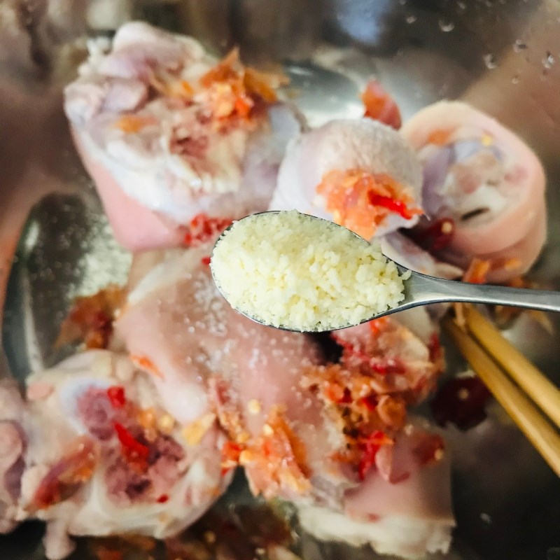 Bước 3 Ướp giò heo Lagu giò heo