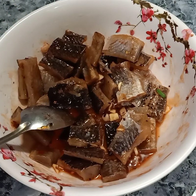 Bước 2 Ướp khô cá lóc Khô cá lóc kho tiêu