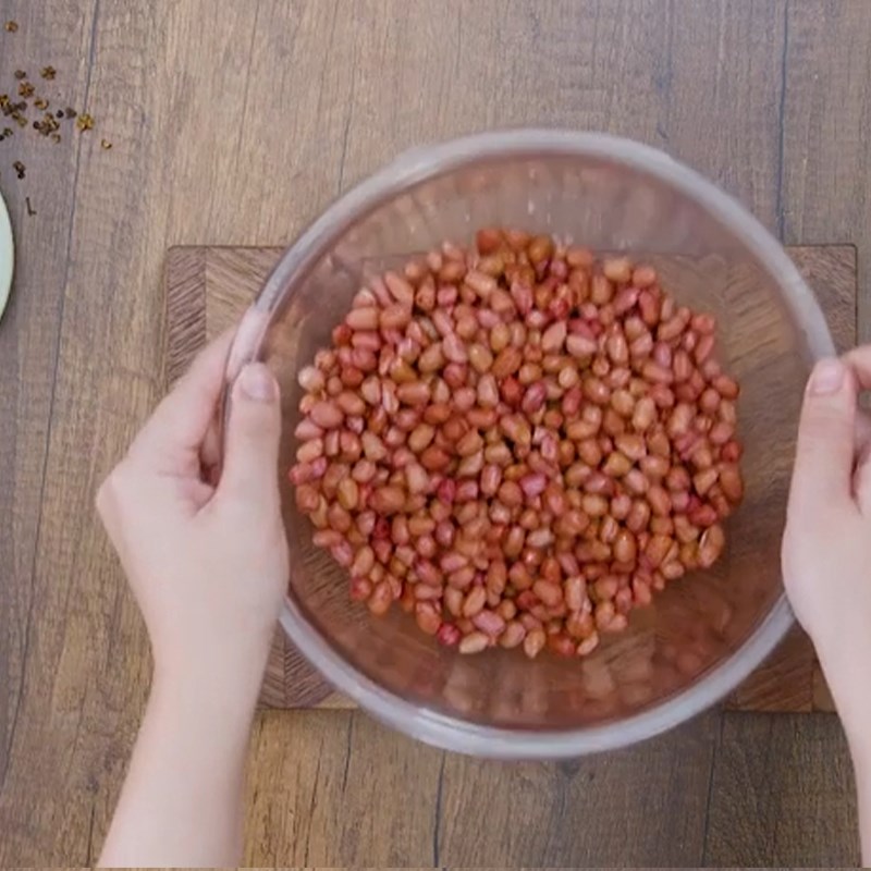 Bước 2 Ướp lạc Lạc rang húng lìu