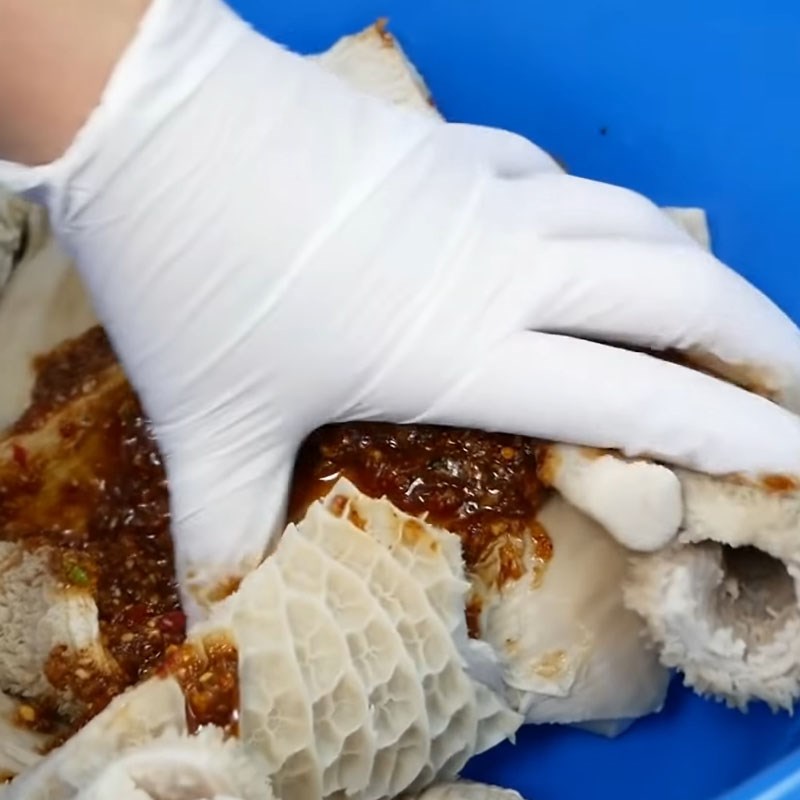 Bước 3 Ướp lòng bò Lòng bò khìa bằng nồi áp suất điện