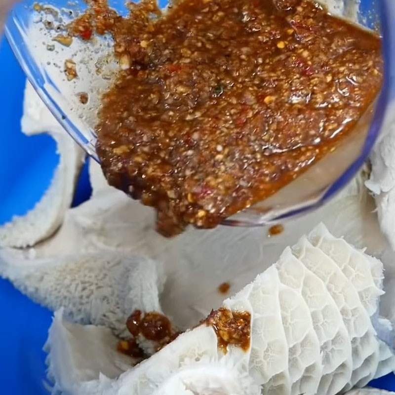 Bước 3 Ướp lòng bò Lòng bò khìa bằng nồi áp suất điện