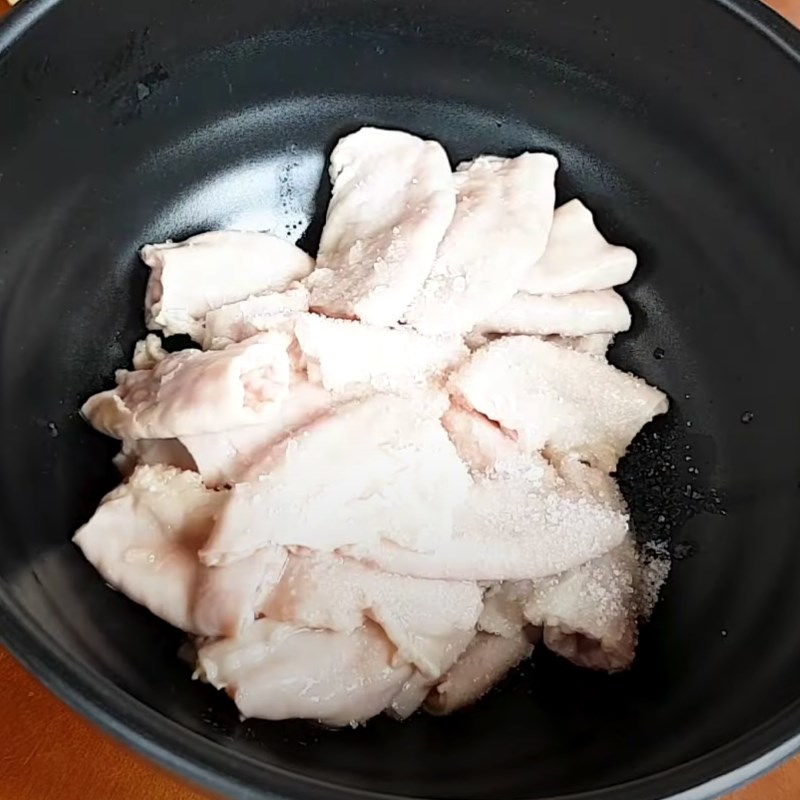 Bước 2 Ướp lòng Lòng heo xào tỏi ớt