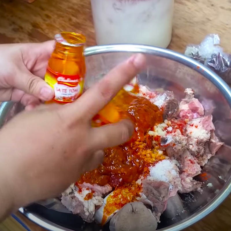 Bước 2 Ướp lưỡi bò Lưỡi bò kho cà rốt