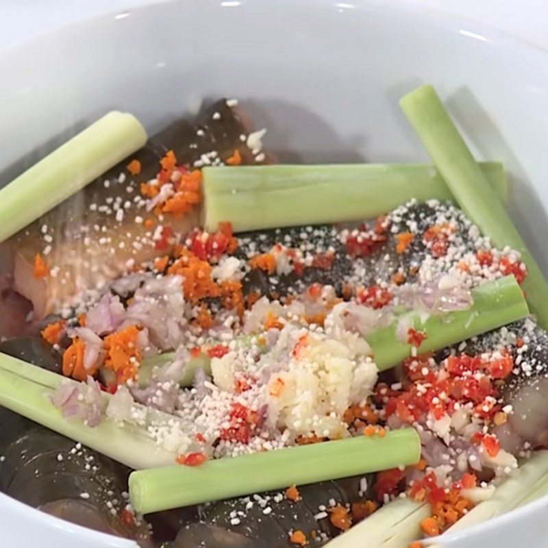 Bước 3 Ướp lươn Lươn nướng sả ớt
