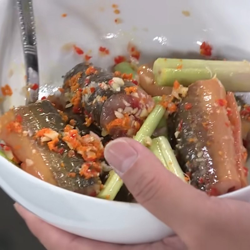 Bước 3 Ướp lươn Lươn nướng sả ớt