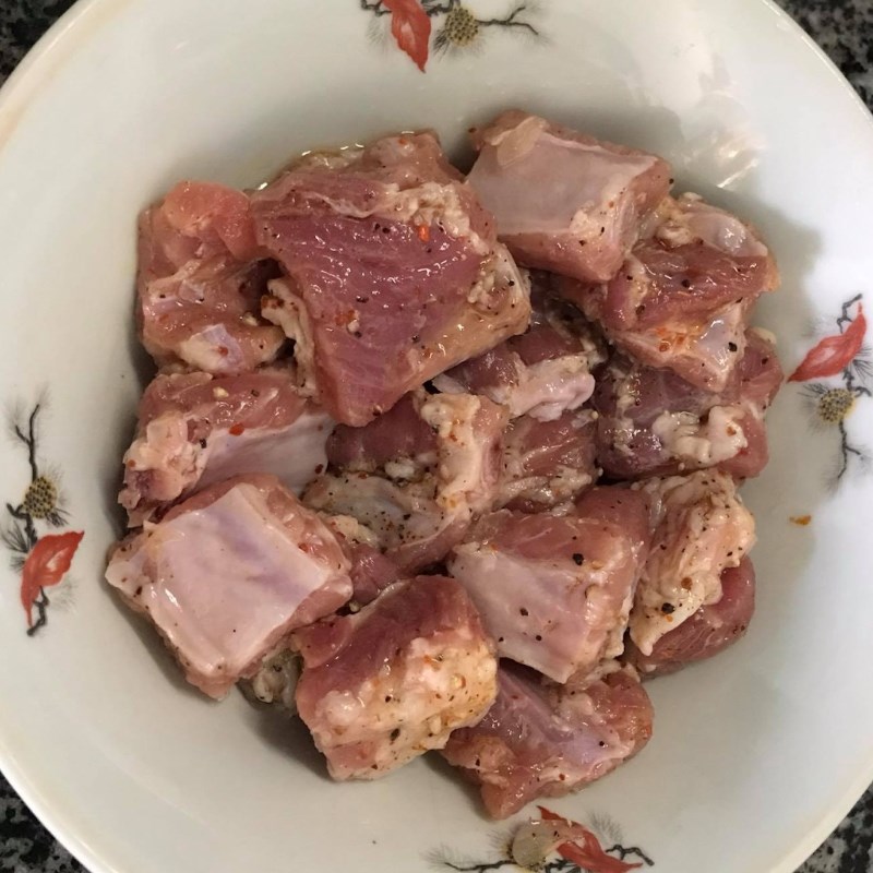 Bước 2 Ướp sườn Sườn non chiên nước mắm