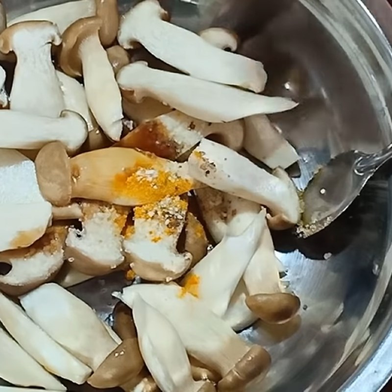 Bước 2 Ướp sườn non chay và nấm đùi gà Sườn chay kho nấm đùi gà