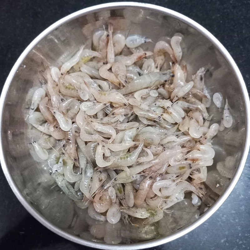 Bước 2 Ướp tép Canh cải ngọt nấu tép đồng