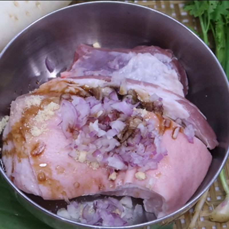 Bước 1 Ướp thịt Bánh củ cải hấp