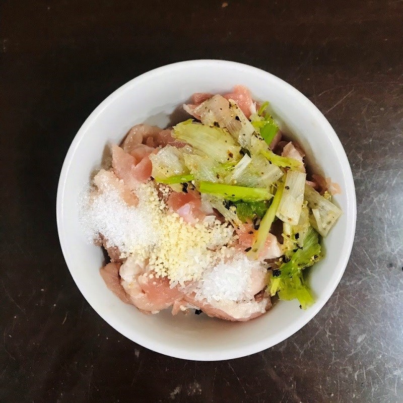 Bước 2 Ướp thịt Cải bẹ xanh xào thịt heo