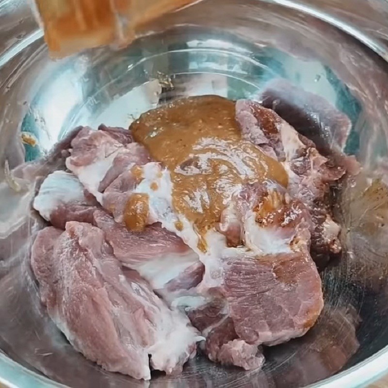 Bước 3 Ướp thịt Thịt nướng xá xíu bằng nồi chiên không dầu