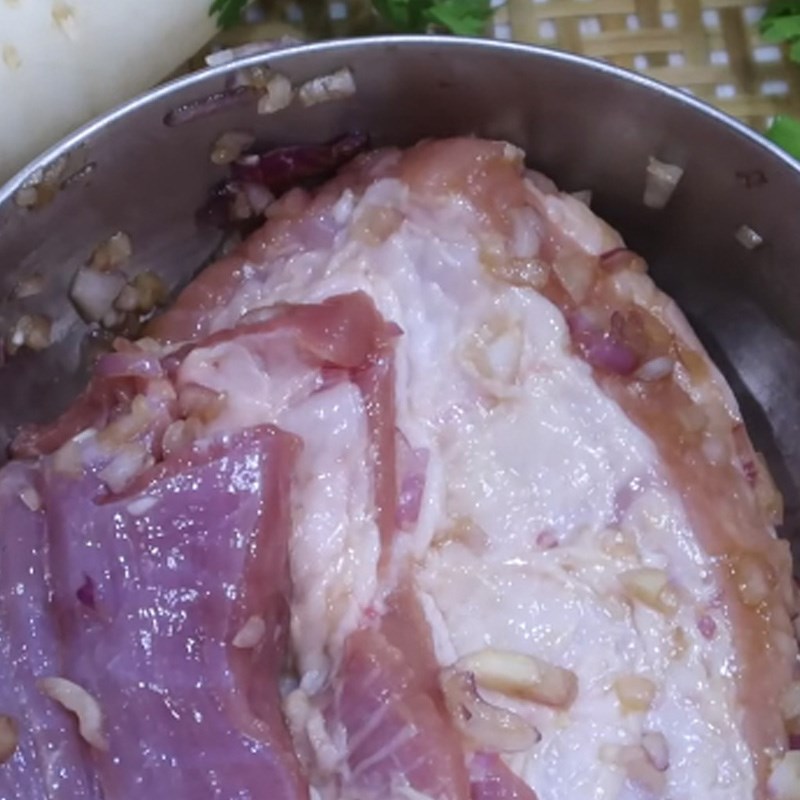 Bước 1 Ướp thịt Bánh củ cải hấp