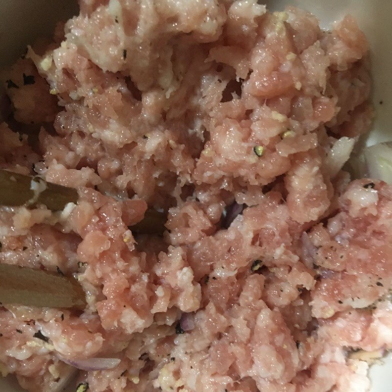 Bước 2 Ướp thịt Canh khổ qua thịt băm