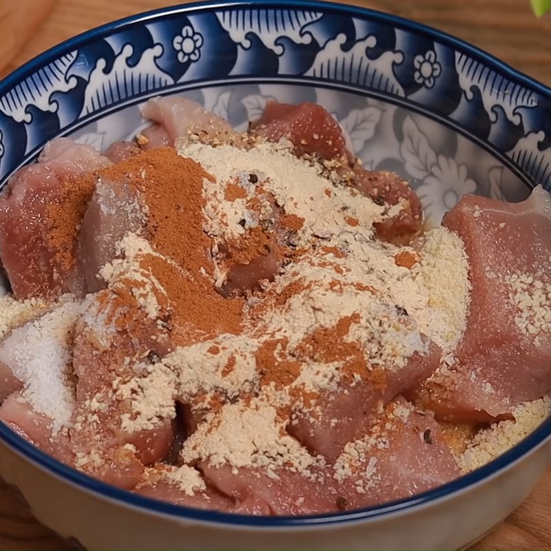 Bước 2 Ướp thịt Thịt nguội bánh mì đỏ
