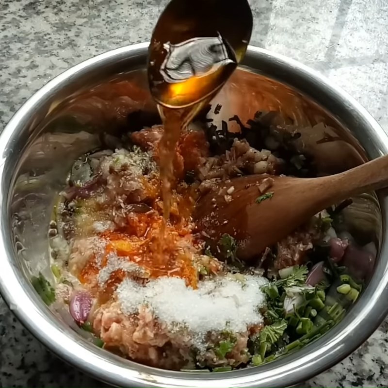 Bước 2 Ướp thịt Chả trứng muối