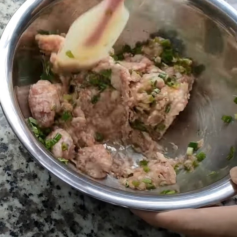 Bước 1 Ướp thịt băm Cà tím nhồi thịt kho